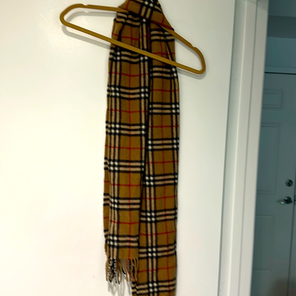 Classic Burberry wool scarf